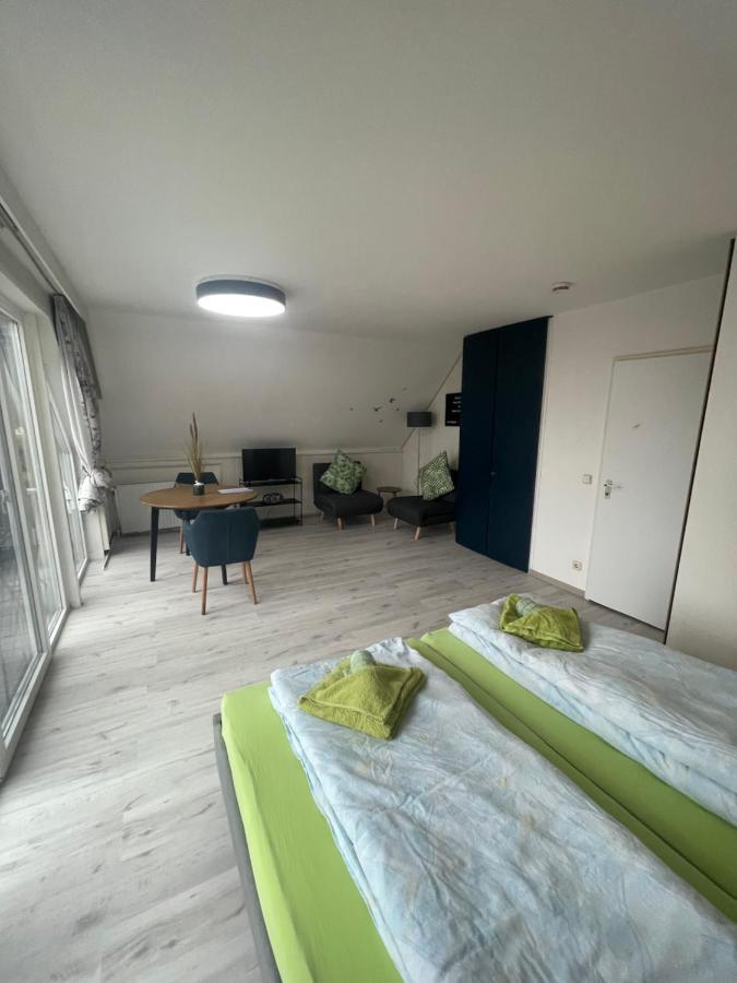 Haus Seefalke - 250 M Zum
